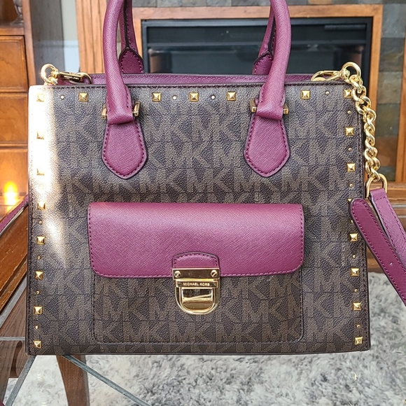 Michael Kors Handbags - EUC Michael Kors purse.